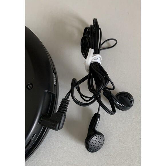 ONN PORTABLE CD PLAYER WITH FM RADIO MODEL#ONB15AV201 With Standard Headphones - Picture 5 of 7